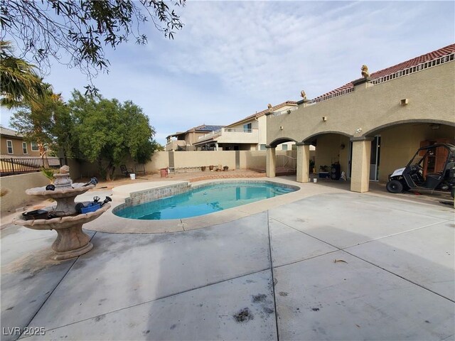 view of swimming pool featuring a patio