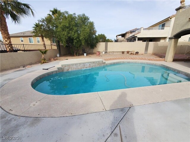 view of swimming pool