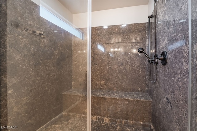 bathroom featuring a tile shower