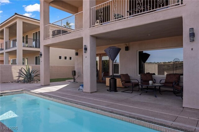 view of swimming pool