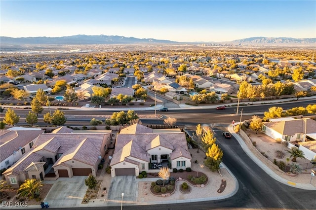 bird's eye view with a mountain view