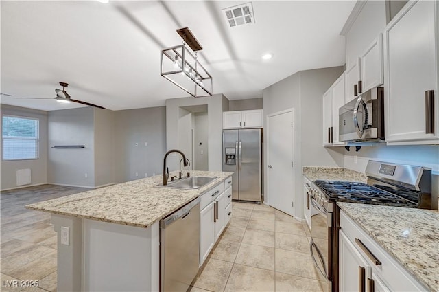 kitchen with sink, stainless steel appliances, an island with sink, pendant lighting, and white cabinets