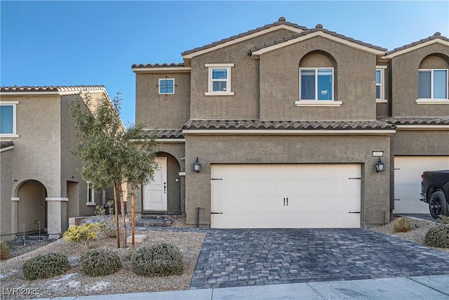 view of front facade featuring a garage