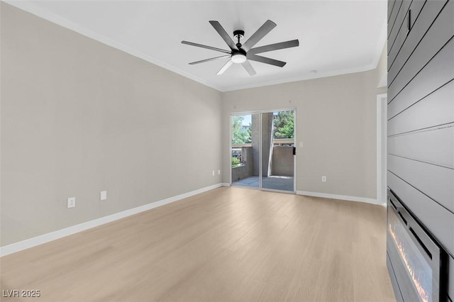 unfurnished room featuring light wood-type flooring, ceiling fan, and ornamental molding