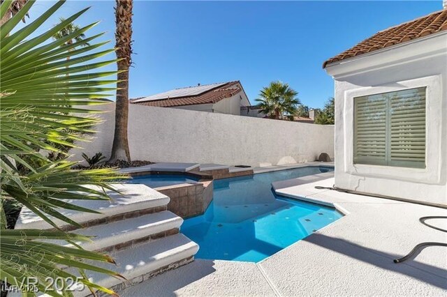 view of pool featuring an in ground hot tub