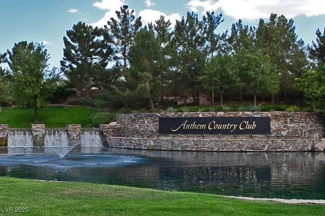 community / neighborhood sign featuring a water view