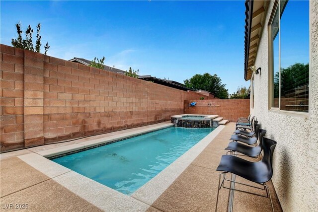 view of pool featuring an in ground hot tub