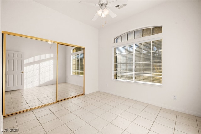 unfurnished room featuring ceiling fan and light tile patterned floors