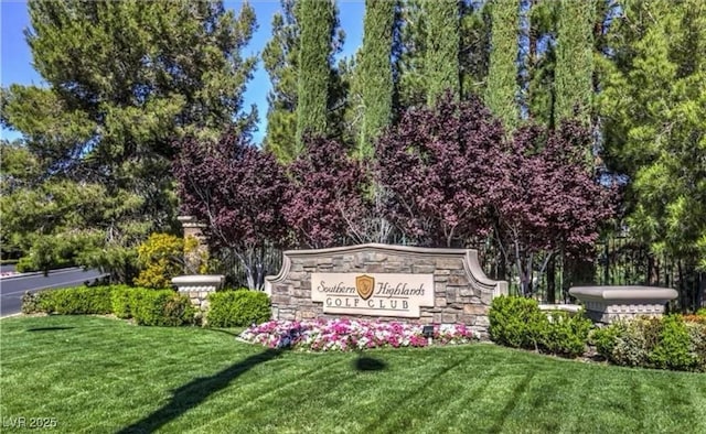 community sign featuring a lawn