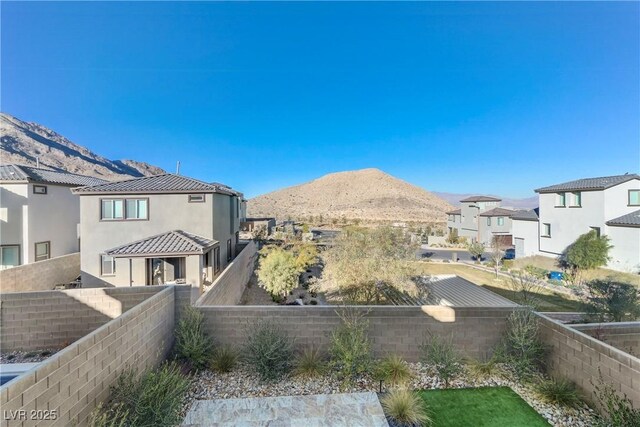 view of yard with a mountain view