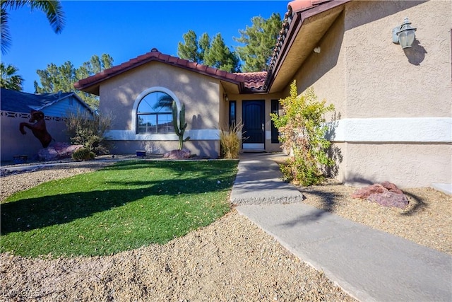 view of front of property with a front lawn