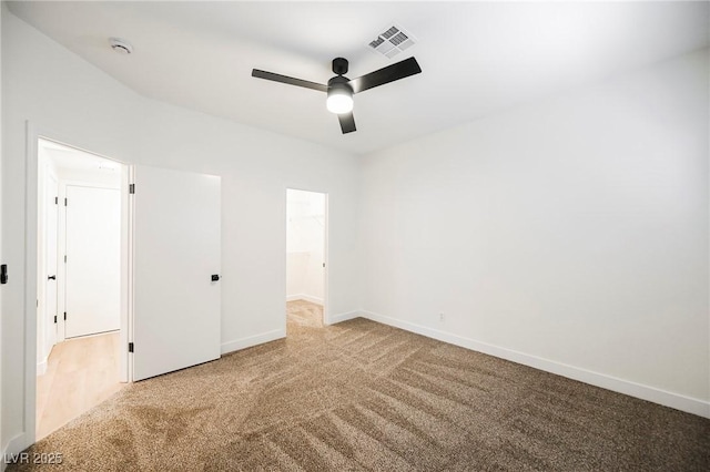 carpeted empty room featuring ceiling fan