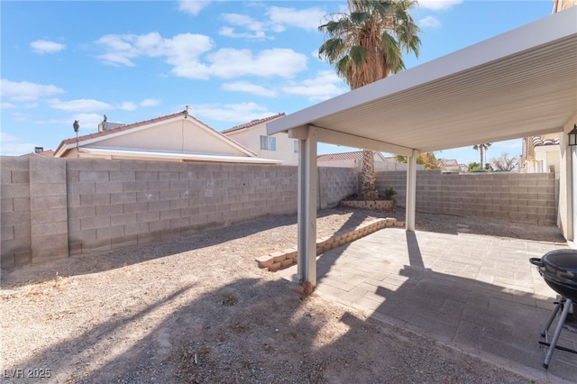 view of yard featuring a patio area