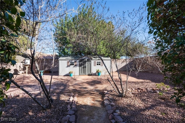 view of yard featuring an outbuilding and fence