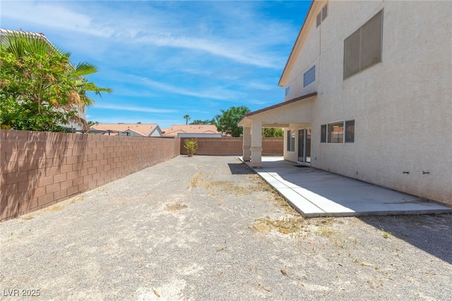 view of yard featuring a patio