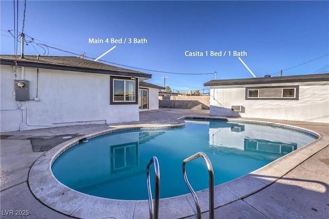 view of swimming pool featuring a patio