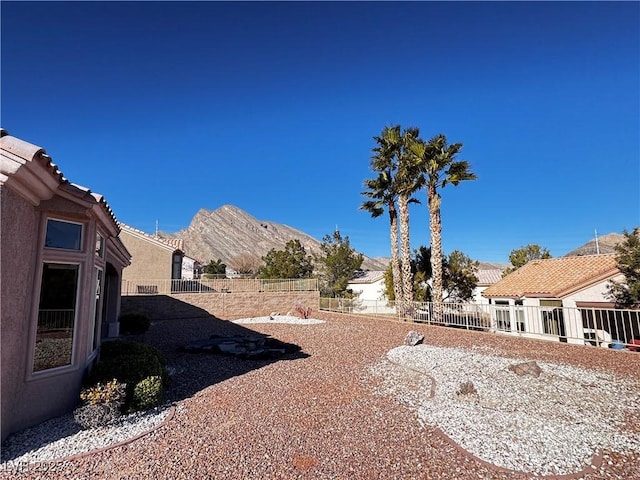 view of yard with a mountain view