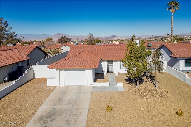 view of front of house featuring a garage and a mountain view