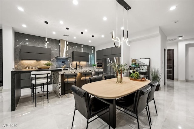 dining area with sink and a notable chandelier