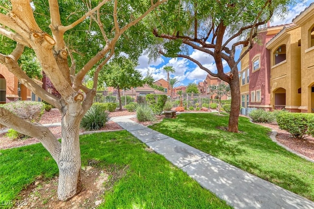 view of property's community featuring a lawn