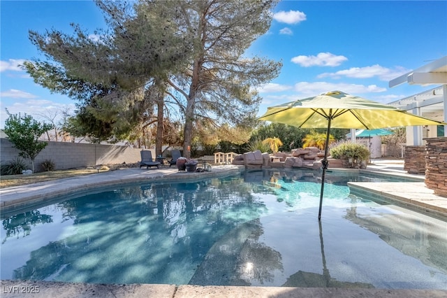 view of swimming pool