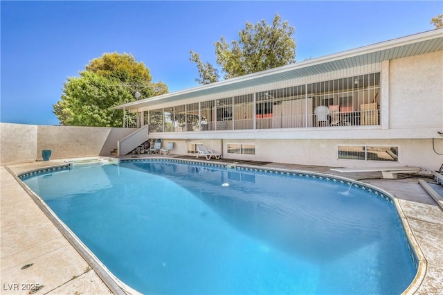 view of swimming pool