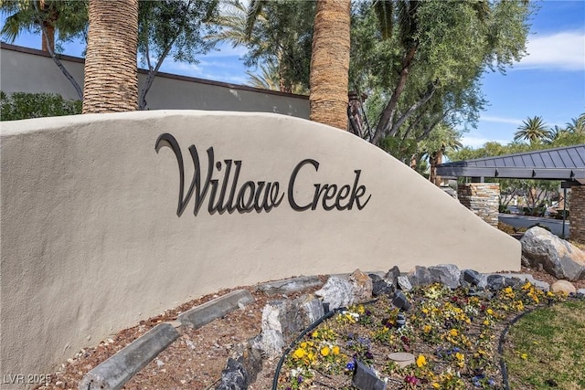 view of community / neighborhood sign