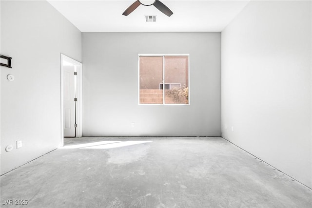 empty room featuring ceiling fan