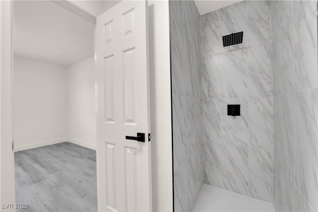 bathroom featuring a tile shower