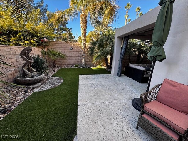 view of yard with a patio