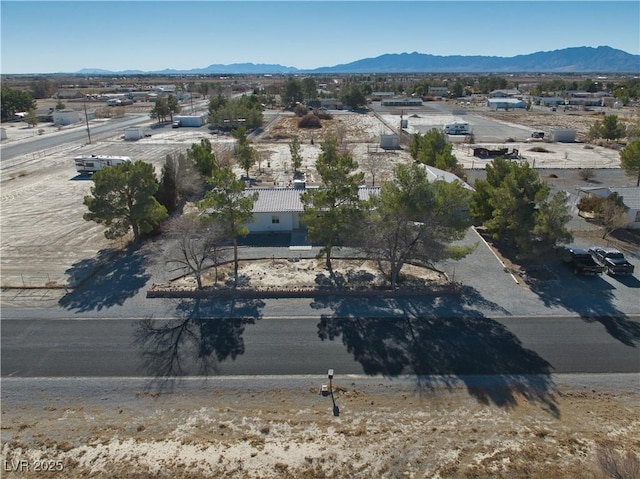 bird's eye view featuring a mountain view