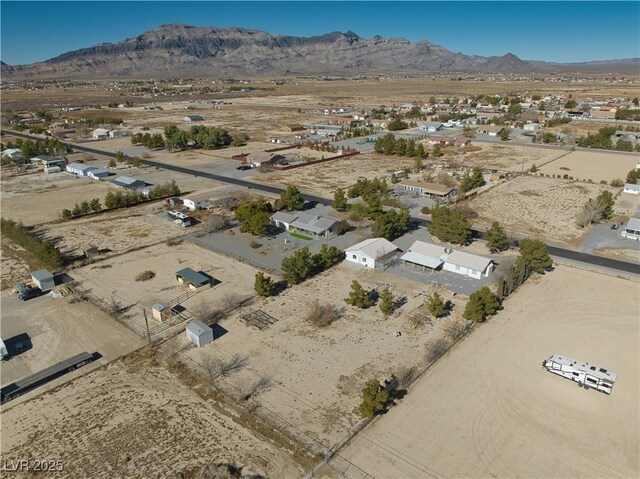 birds eye view of property featuring a mountain view