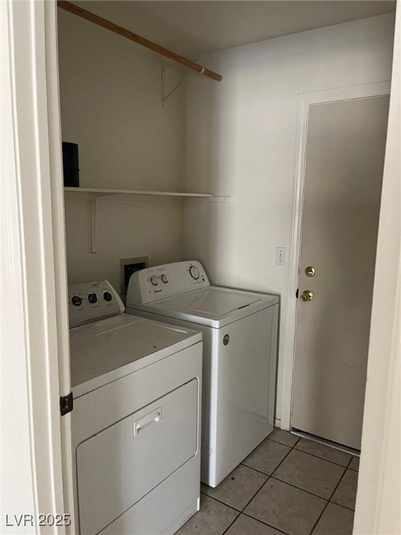 washroom featuring washing machine and clothes dryer and light tile patterned floors