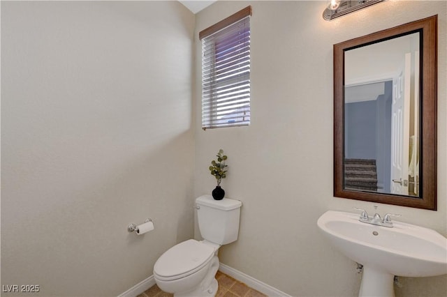 bathroom featuring toilet and sink