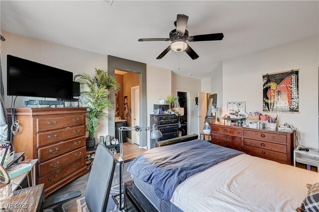 bedroom with ceiling fan