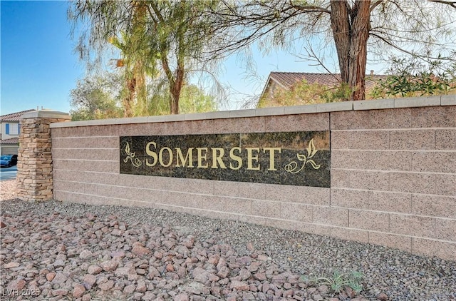 view of community / neighborhood sign