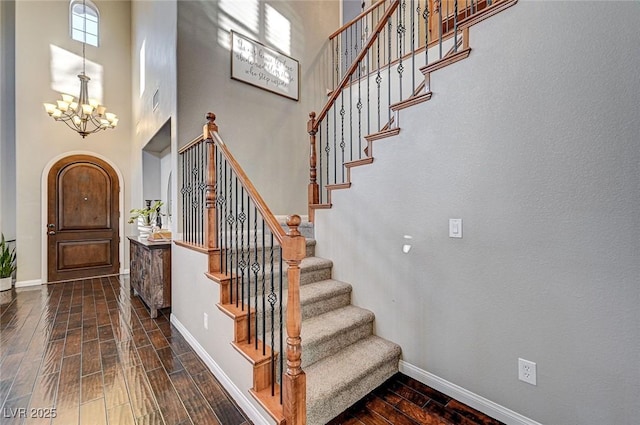 entryway featuring a high ceiling and an inviting chandelier