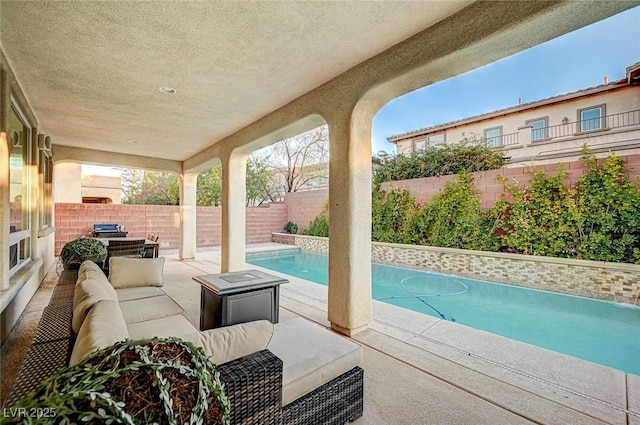 view of swimming pool featuring an outdoor hangout area