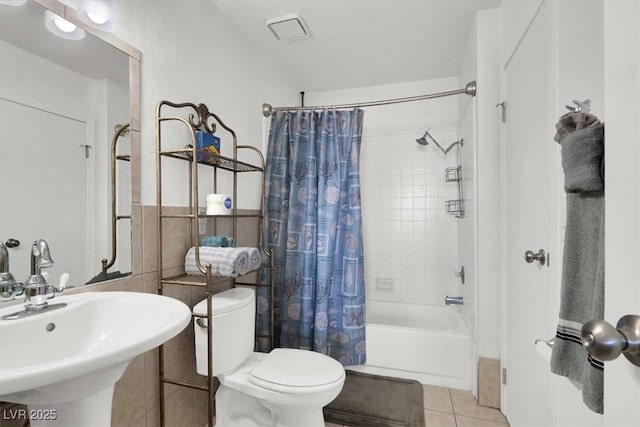 full bathroom featuring sink, toilet, tile patterned floors, and shower / bath combo