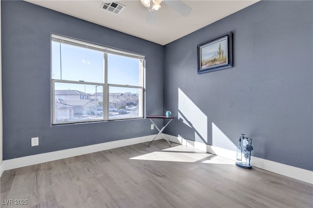 empty room featuring light hardwood / wood-style floors and ceiling fan