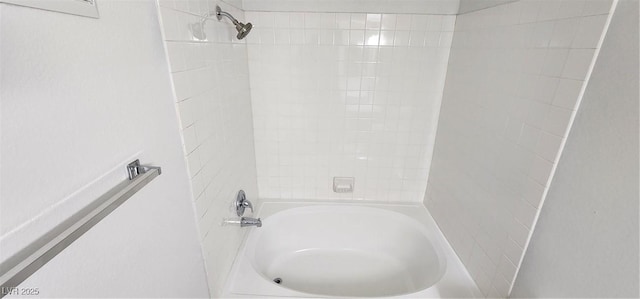 bathroom with tub / shower combination