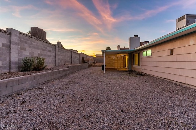 view of yard at dusk