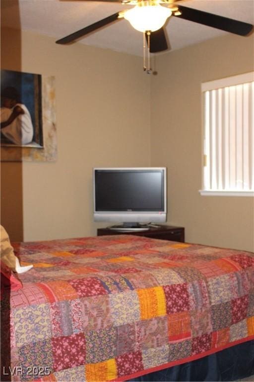 bedroom with ceiling fan