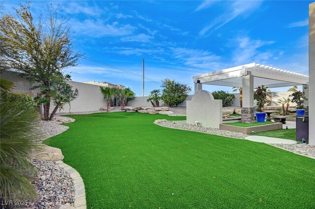 view of yard featuring a pergola