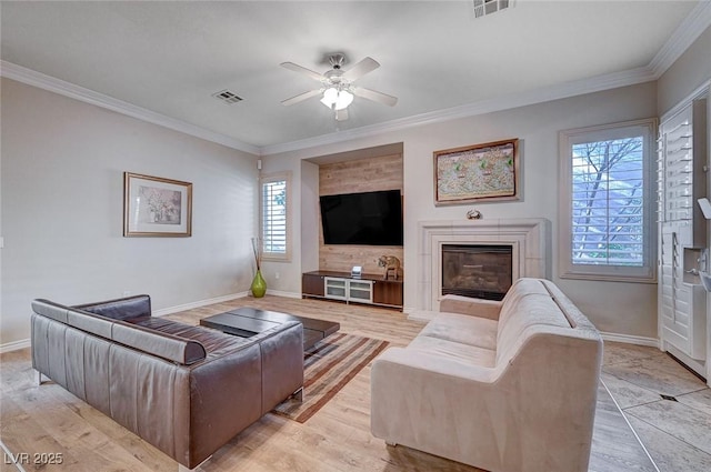 living room featuring ceiling fan and crown molding