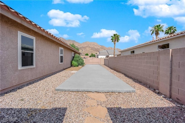 view of yard with a patio and a mountain view