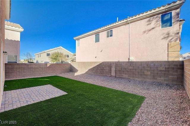 view of yard featuring a patio