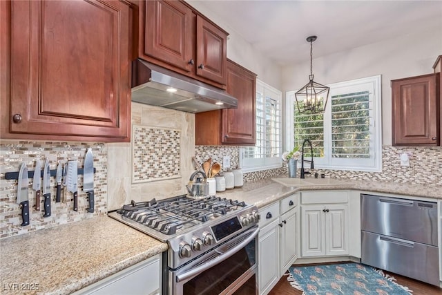 kitchen featuring sink, decorative light fixtures, double oven range, dishwashing machine, and a notable chandelier