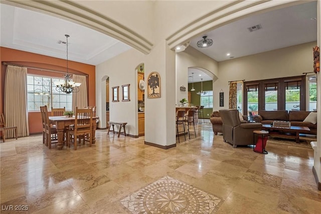 living room with a high ceiling and an inviting chandelier