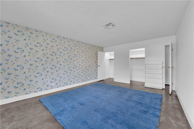 unfurnished bedroom featuring a textured ceiling